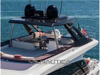 Ferretti Yachts 670