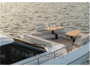 Ferretti Yachts 670