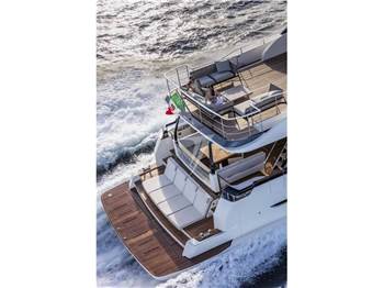Ferretti Yachts 1000