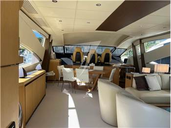 Pershing 90'