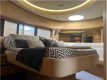 Pershing 90'