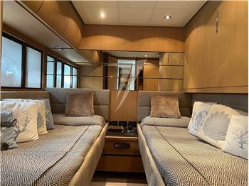 Pershing 90'