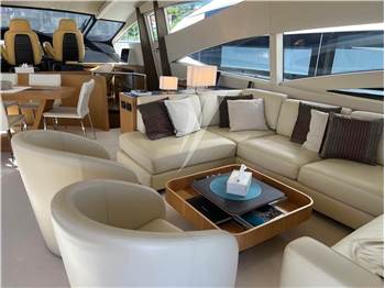 Pershing 90'