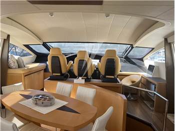 Pershing 90'