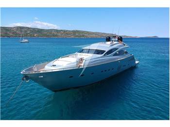 Pershing 90'