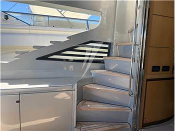 Pershing 90'