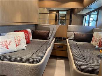 Pershing 90'