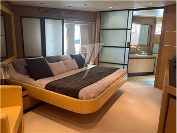 Pershing 90'