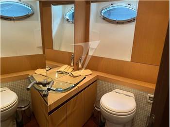 Pershing 90'