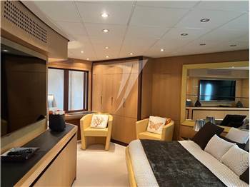 Pershing 90'
