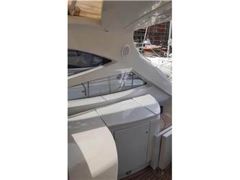 Pershing 52