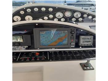 Pershing 52
