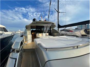Pershing 80