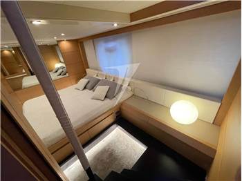 Pershing 80