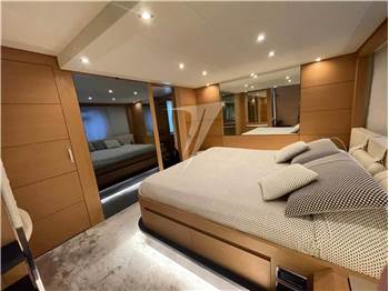 Pershing 80