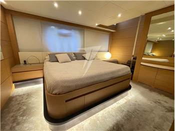 Pershing 80