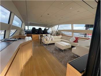Pershing 80