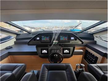 Pershing 80