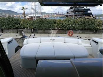 Pershing 62