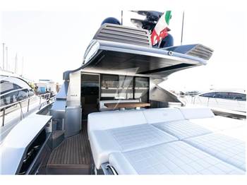 Pershing 82 VHP