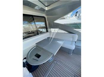 Pershing 64'