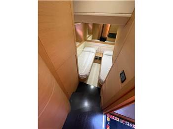Pershing 64'