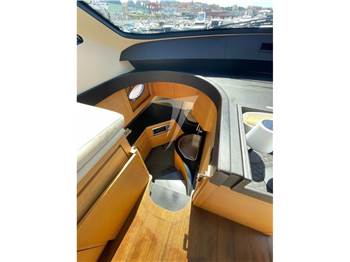 Pershing 64'