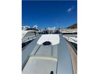 Pershing 64'