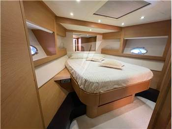 Pershing 64'