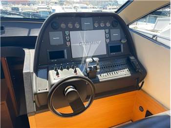 Pershing 64'