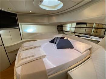 Pershing 76