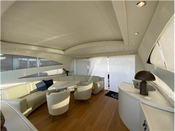 Pershing 76