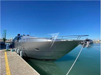Pershing 76