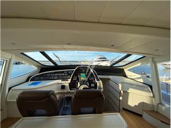 Pershing 76