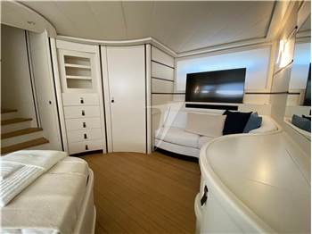 Pershing 76