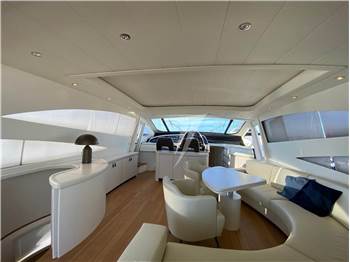 Pershing 76