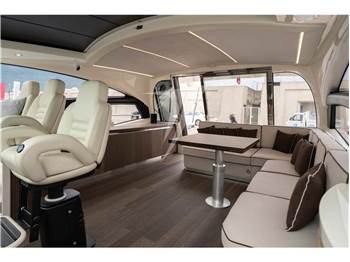 Pershing 62