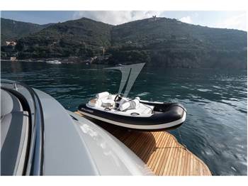 Pershing 62