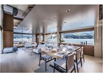 Custom Line Navetta 33