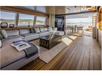 Custom Line Navetta 33