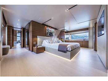 Custom Line Navetta 33