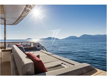 Custom Line Navetta 33