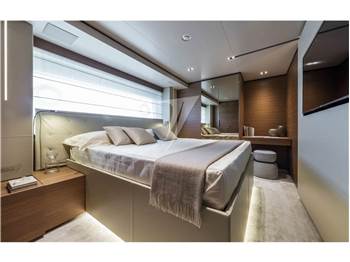 Custom Line Navetta 33