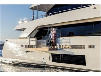 Custom Line Navetta 33