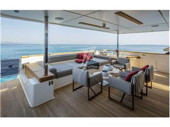 Custom Line Navetta 33