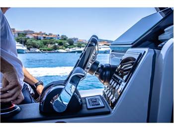 Rame Yacht R 10