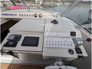 Pershing 40