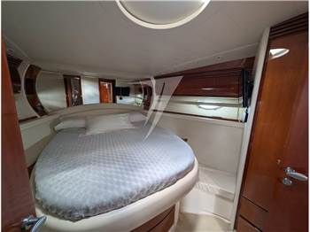 Pershing 54'