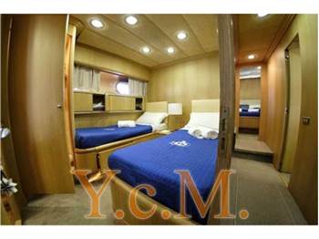 Navar cantieri Flybridge 82