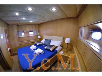 Navar cantieri Flybridge 82